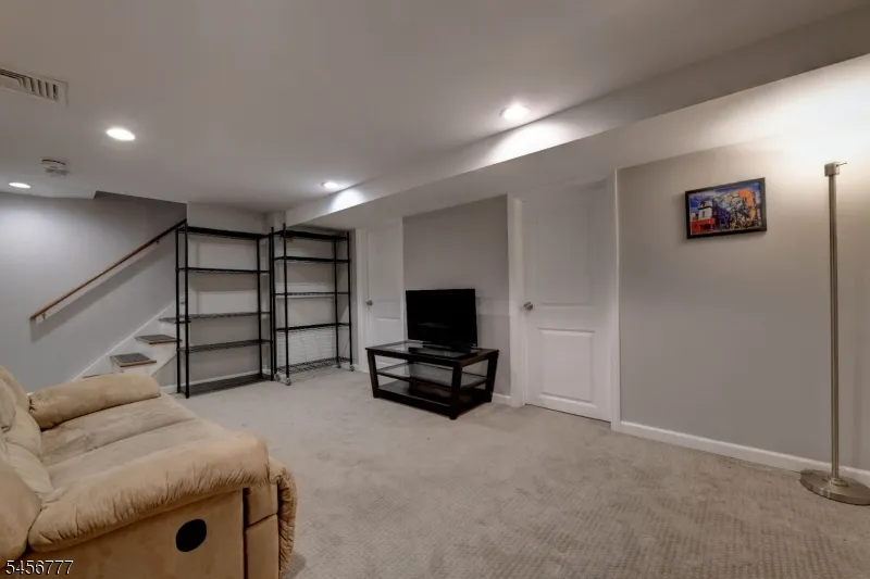 37 White Meadow Rd Rockaway, NJ 07866