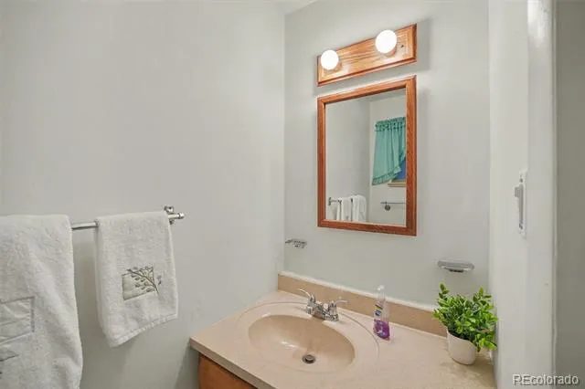 6644 S Penrose Court Centennial, CO 80121