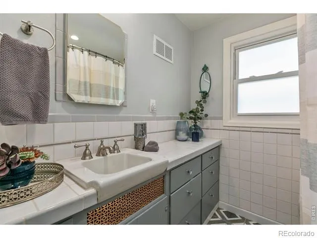 853 E 7th Street Loveland, CO 80537