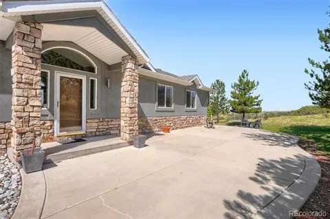 21037 E Nichols