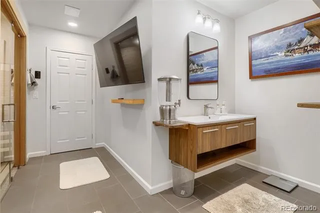 21037 E Nichols Aurora, CO 80016