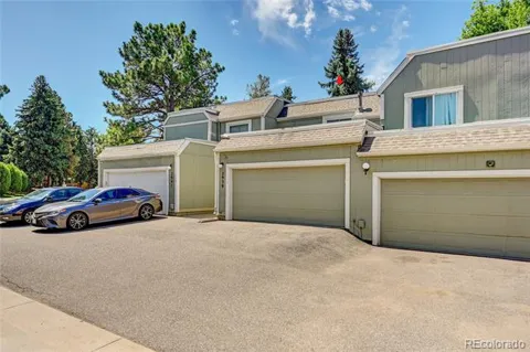 2939 S Lansing Way