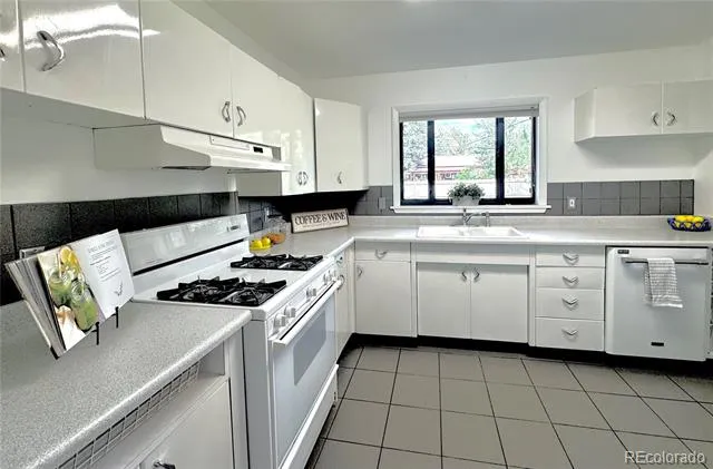 962 S Holly Street Denver, CO 80246