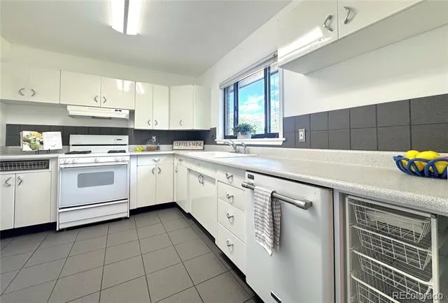 962 S Holly Street Denver, CO 80246