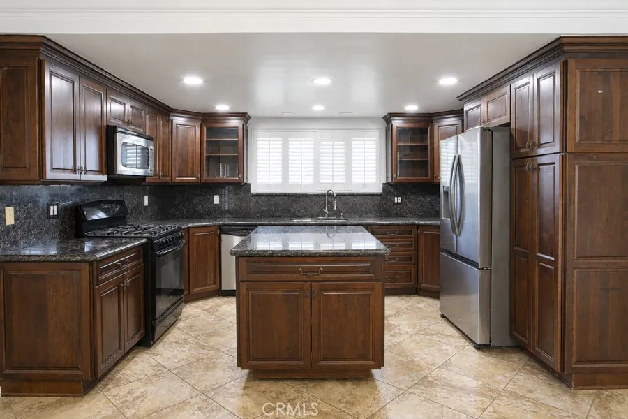 19832 Chesapeake Lane Huntington Beach, CA 92646