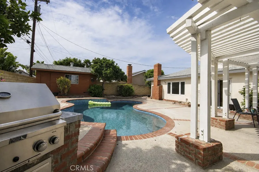 19832 Chesapeake Lane Huntington Beach, CA 92646