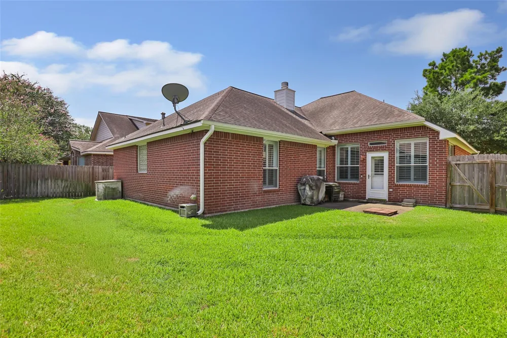 26924 Manor Falls Drive Kingwood, TX 77339