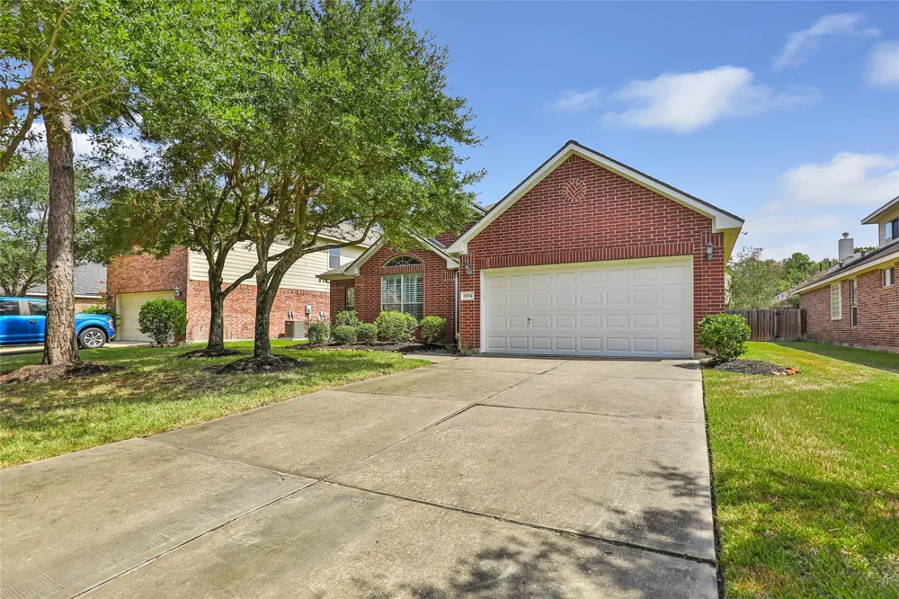 26924 Manor Falls Drive Kingwood, TX 77339