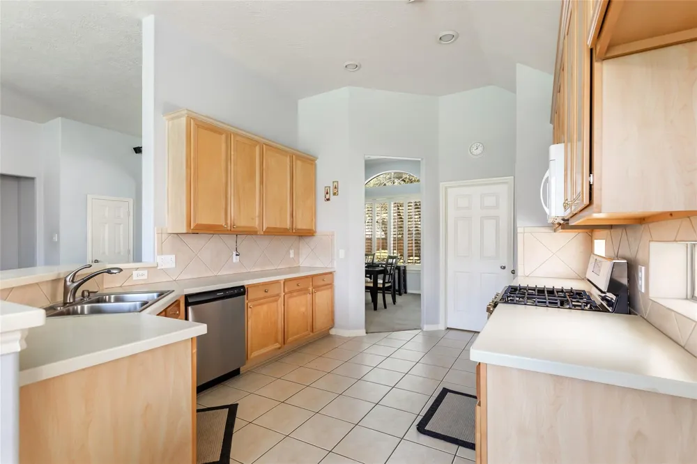 26924 Manor Falls Drive Kingwood, TX 77339