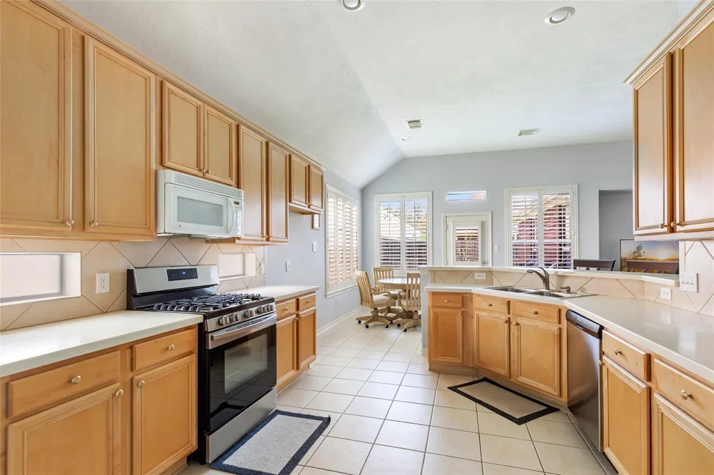 26924 Manor Falls Drive Kingwood, TX 77339
