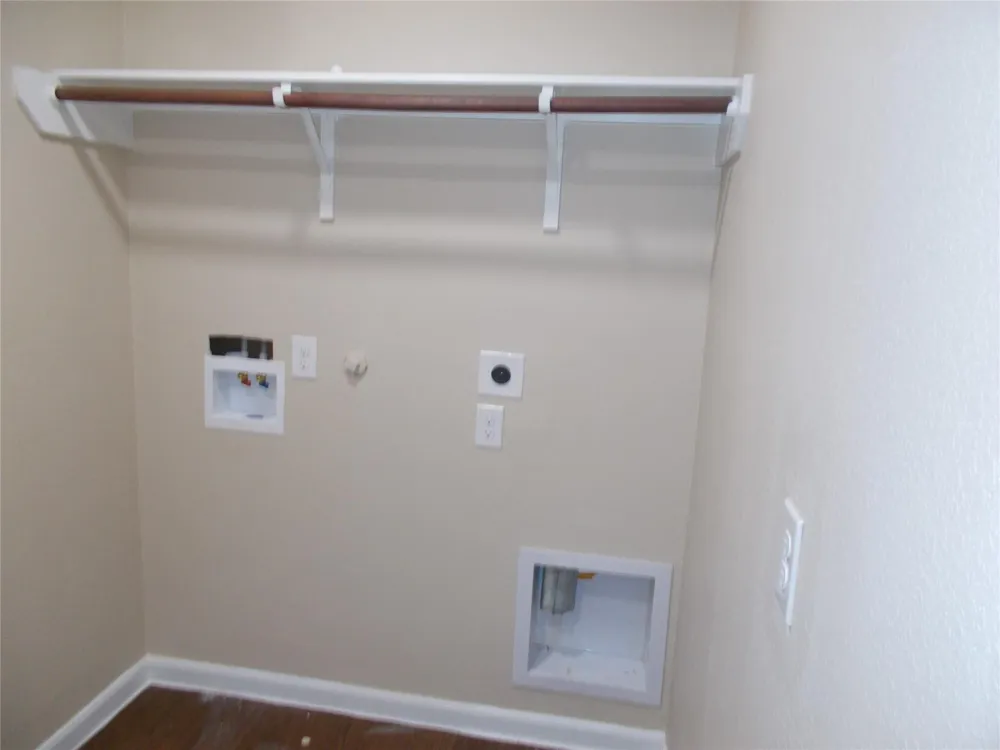 1830 Crystal Waters Drive Rosharon, TX 77583