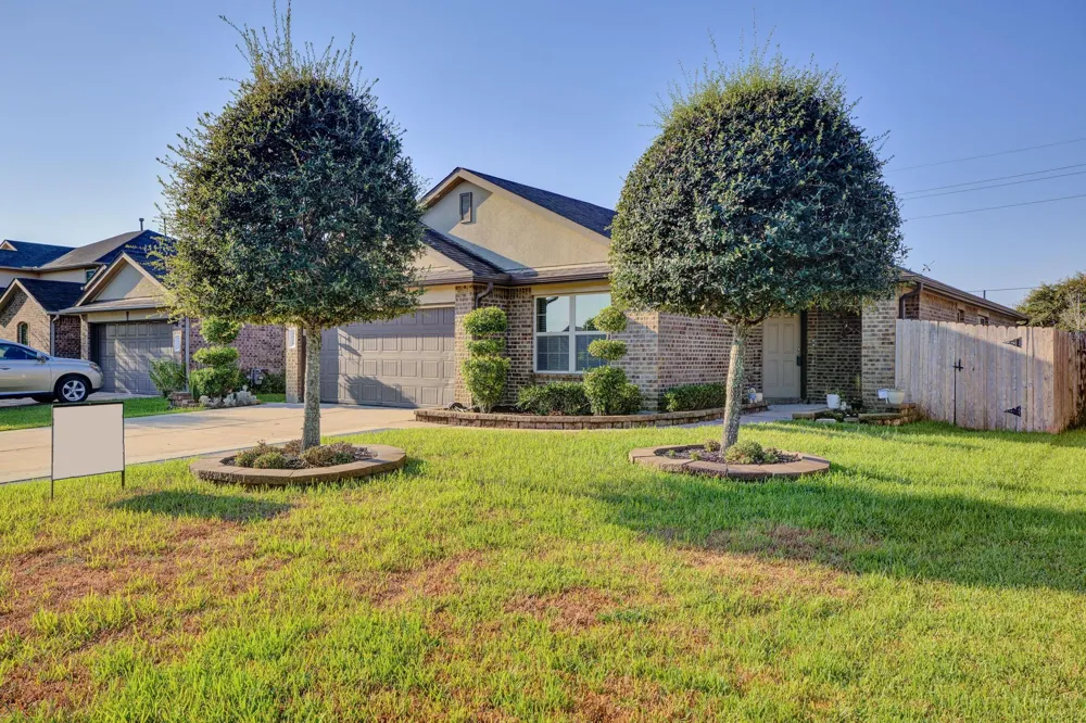 1830 Crystal Waters Drive Rosharon, TX 77583