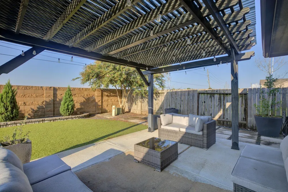 1830 Crystal Waters Drive Rosharon, TX 77583
