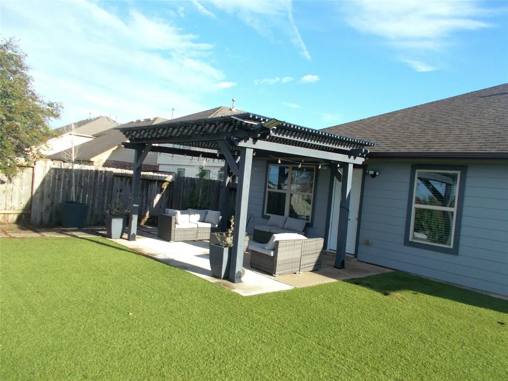 1830 Crystal Waters Drive Rosharon, TX 77583