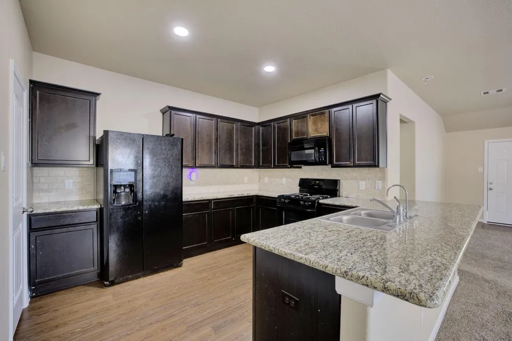 1830 Crystal Waters Drive Rosharon, TX 77583