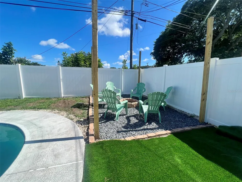 1443 JEFFORDS ST Clearwater, FL 33756