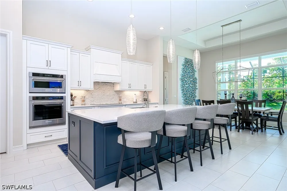 Laguna Springs Lane Naples, FL 34114