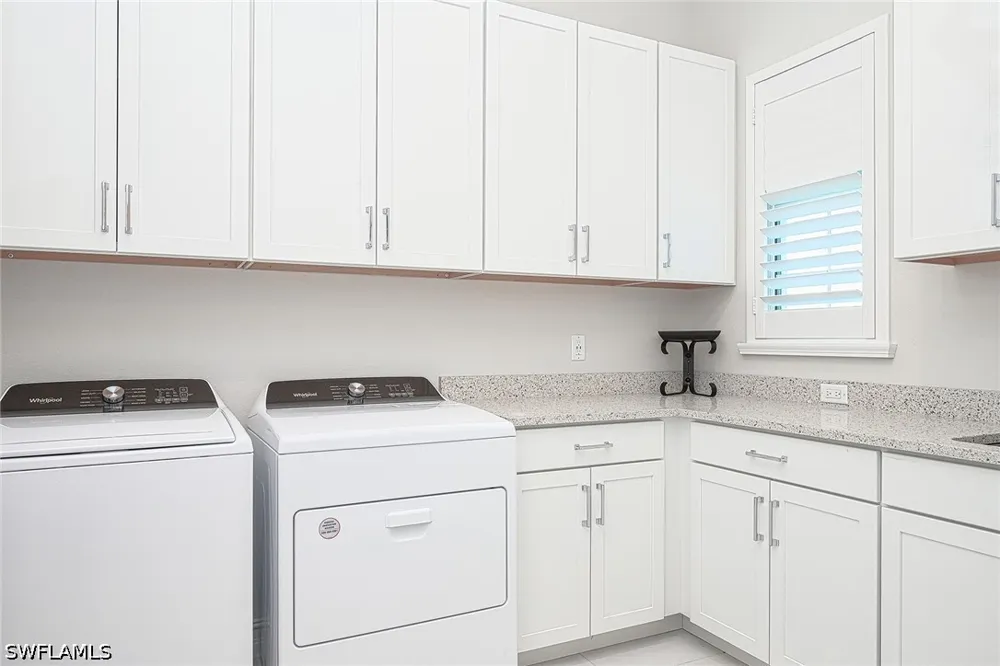 Laguna Springs Lane Naples, FL 34114
