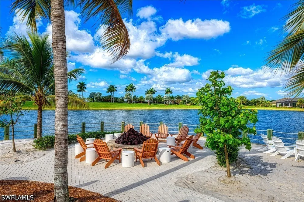 Laguna Springs Lane Naples, FL 34114