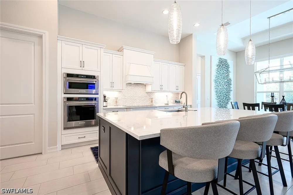 Laguna Springs Lane Naples, FL 34114