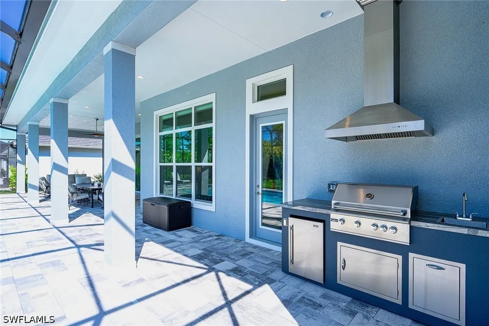 Laguna Springs Lane Naples, FL 34114