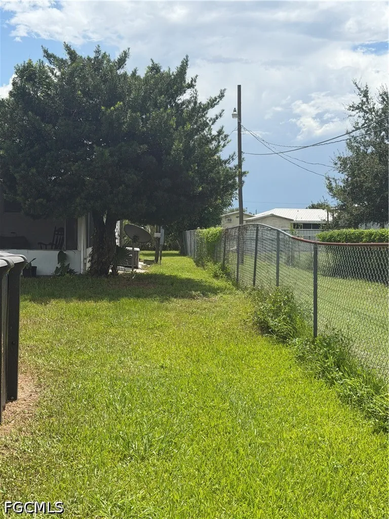 Pinecrest Avenue NW Moore Haven, FL 33471