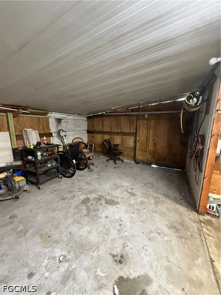 Pinecrest Avenue NW Moore Haven, FL 33471