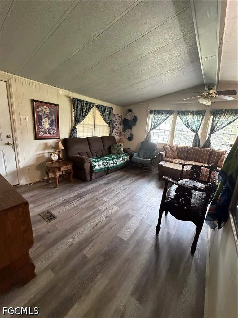 Pinecrest Avenue NW Moore Haven, FL 33471