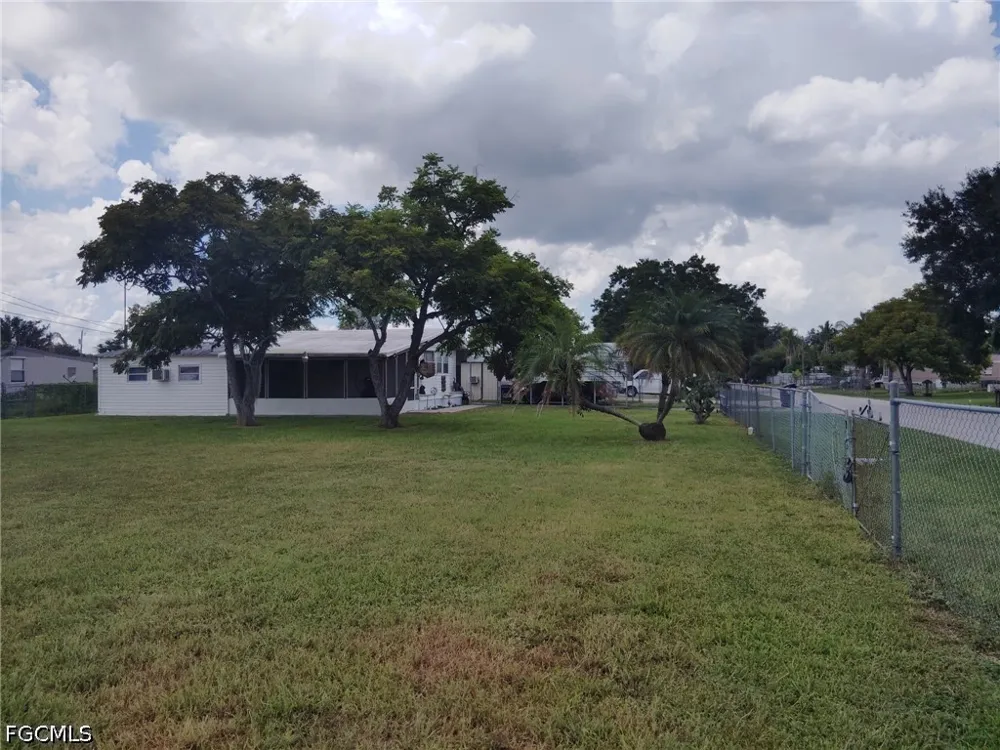 Pinecrest Avenue NW Moore Haven, FL 33471