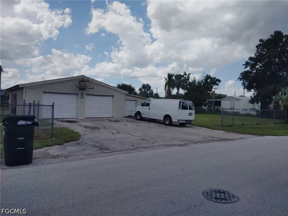 Pinecrest Avenue NW Moore Haven, FL 33471