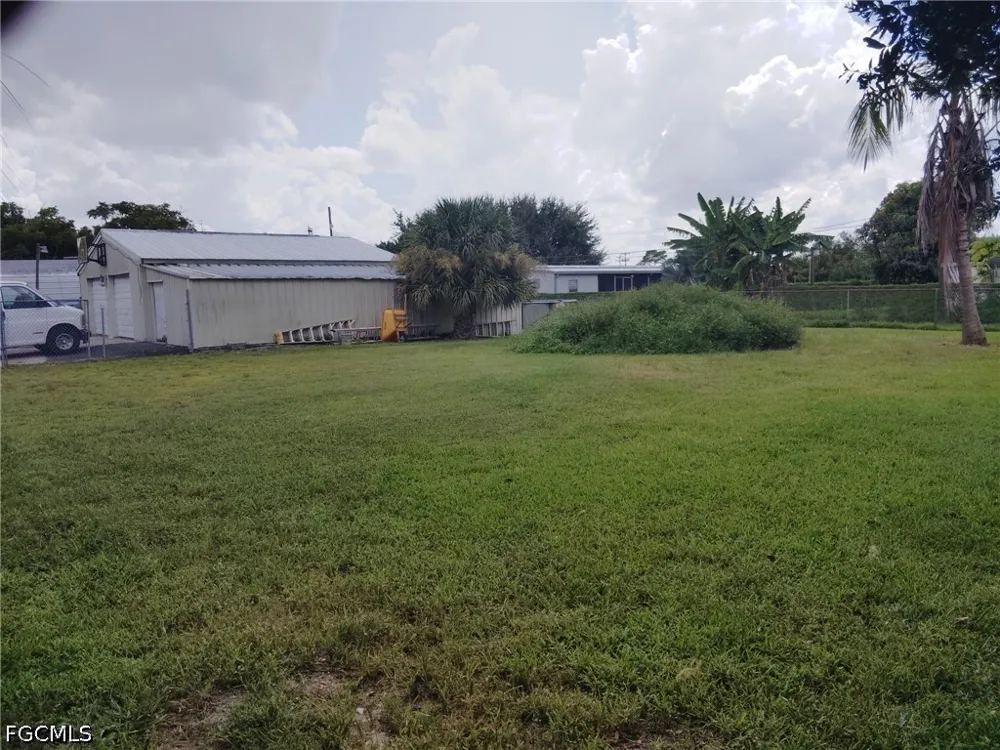 Pinecrest Avenue NW Moore Haven, FL 33471