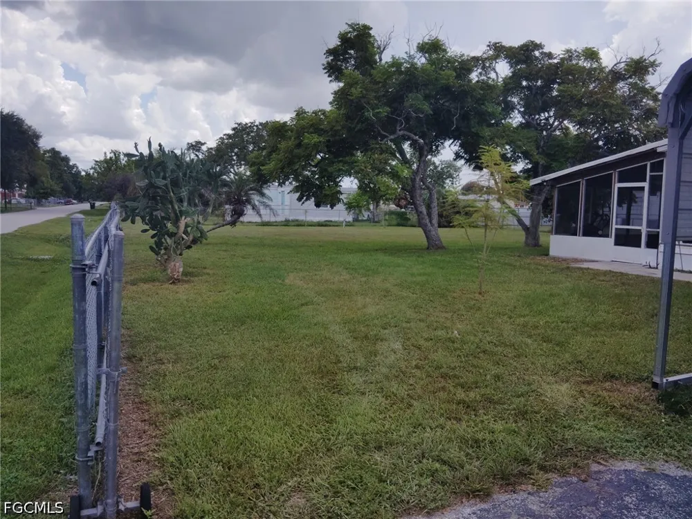Pinecrest Avenue NW Moore Haven, FL 33471