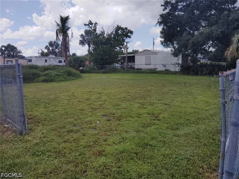 Pinecrest Avenue NW Moore Haven, FL 33471