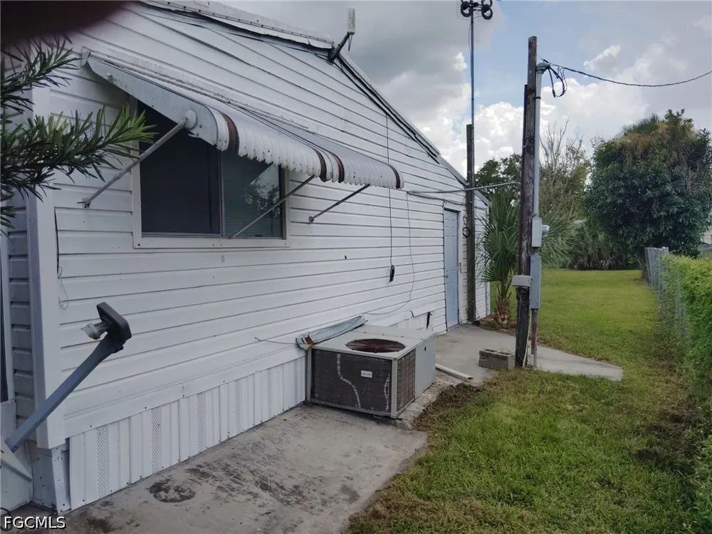 Pinecrest Avenue NW Moore Haven, FL 33471