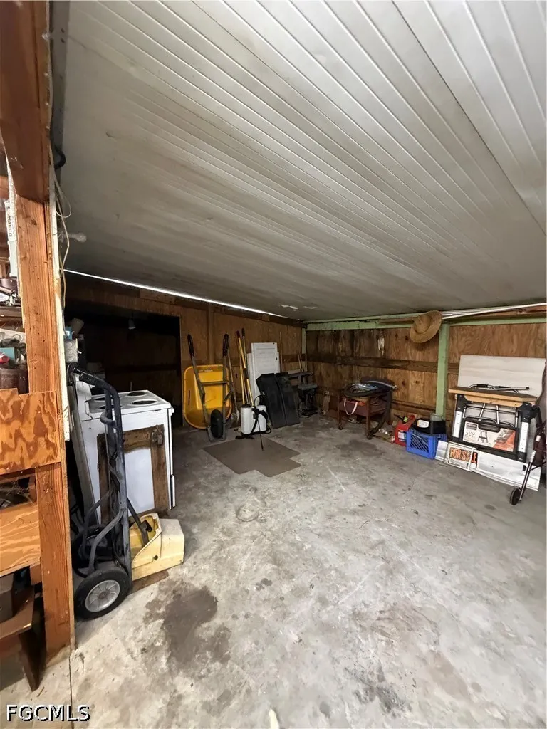 Pinecrest Avenue NW Moore Haven, FL 33471