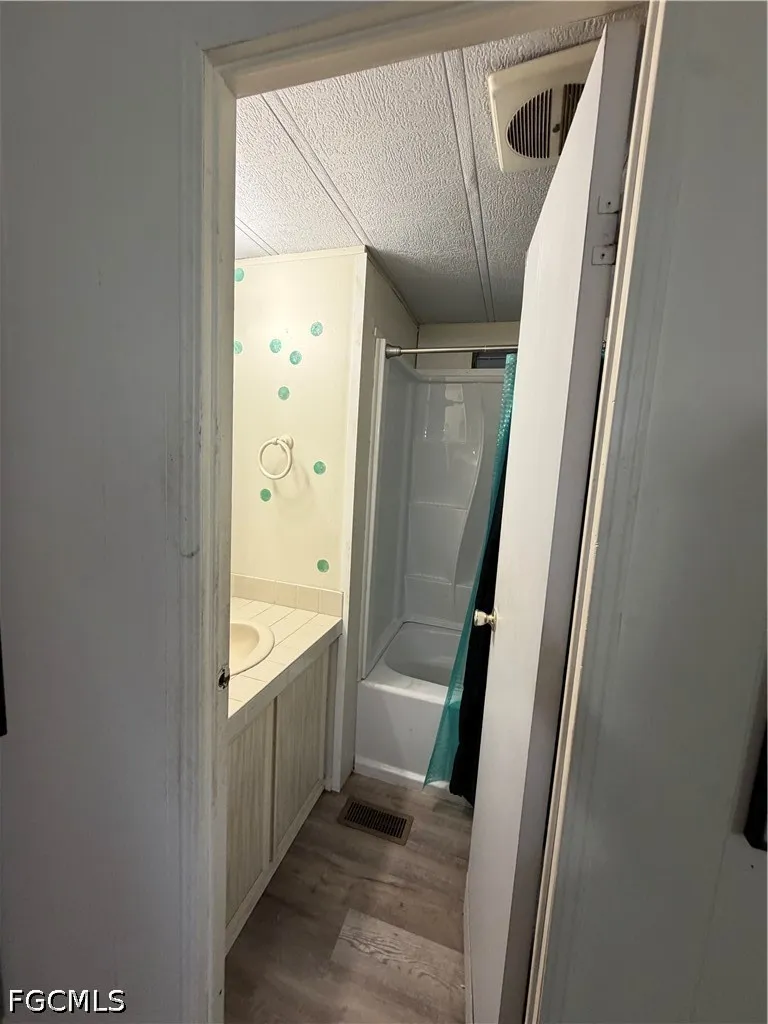 Pinecrest Avenue NW Moore Haven, FL 33471