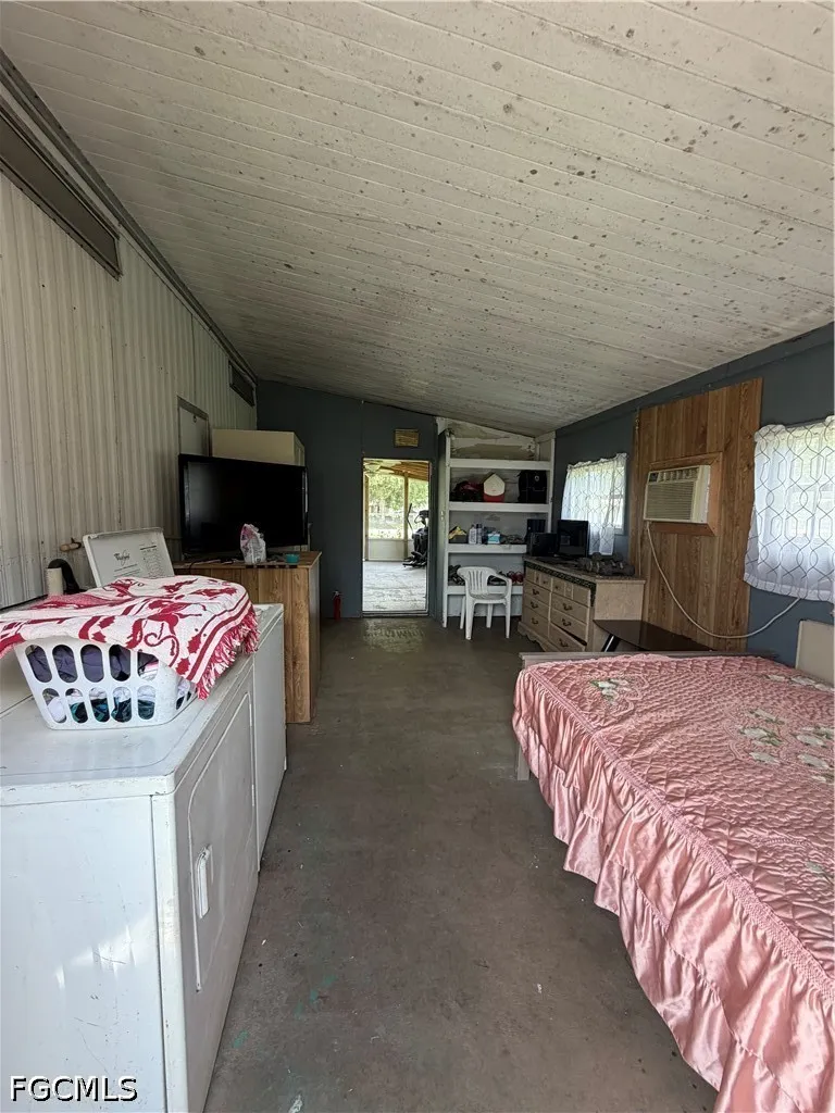 Pinecrest Avenue NW Moore Haven, FL 33471