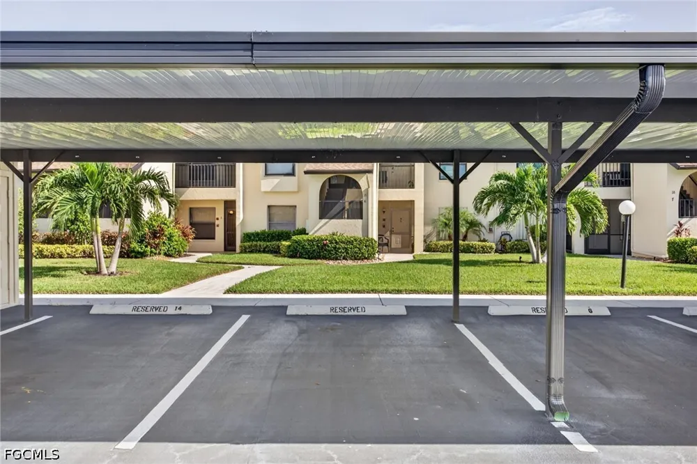 Charter Club Circle #15 Fort Myers, FL 33919