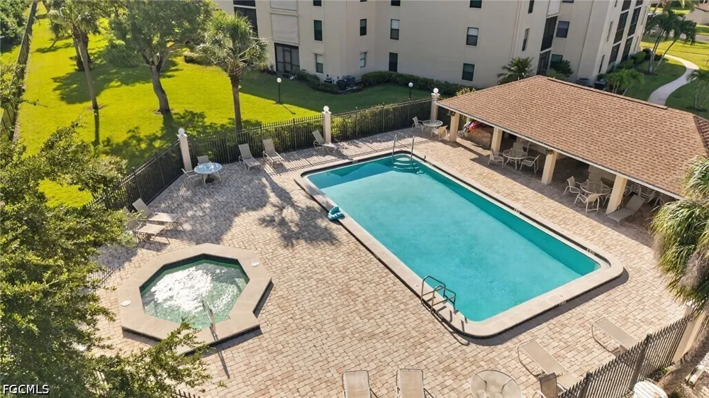 Charter Club Circle #15 Fort Myers, FL 33919