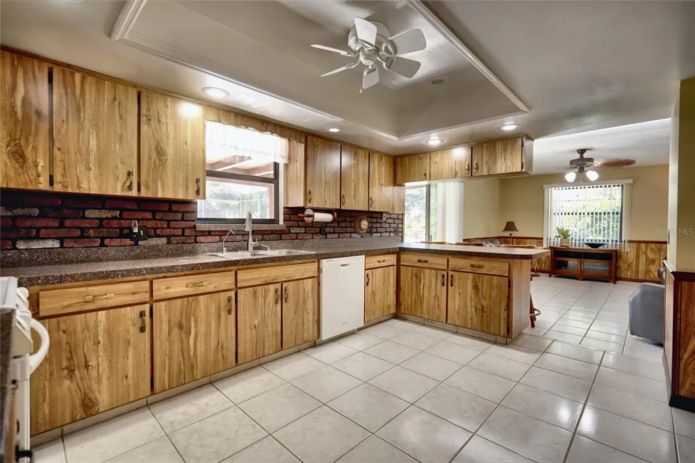 1809 KING EDWARD DRIVE Kissimmee, FL 34744