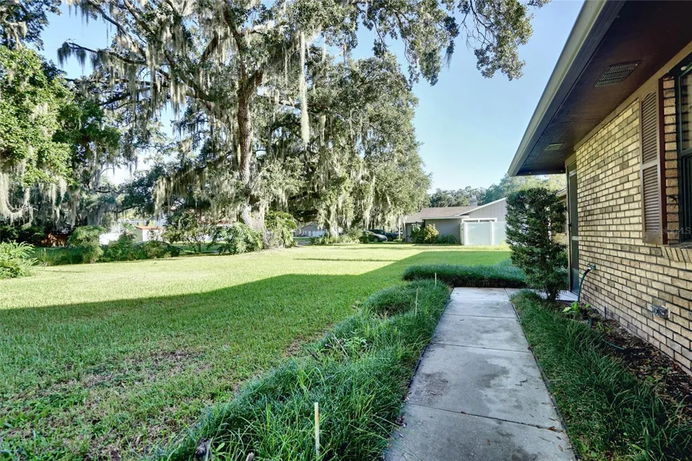 1809 KING EDWARD DRIVE Kissimmee, FL 34744