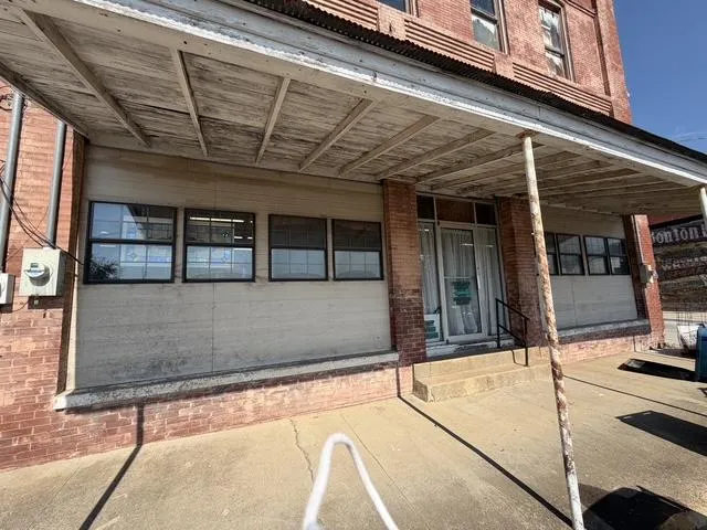 385 E Court Street Atoka, OK 74525
