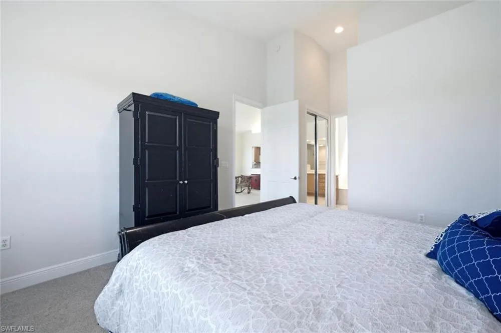 7877 Hawthorne Drive #104 Naples, FL 34113