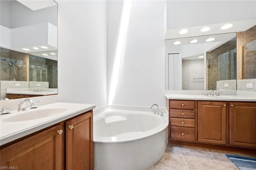 7877 Hawthorne Drive #104 Naples, FL 34113