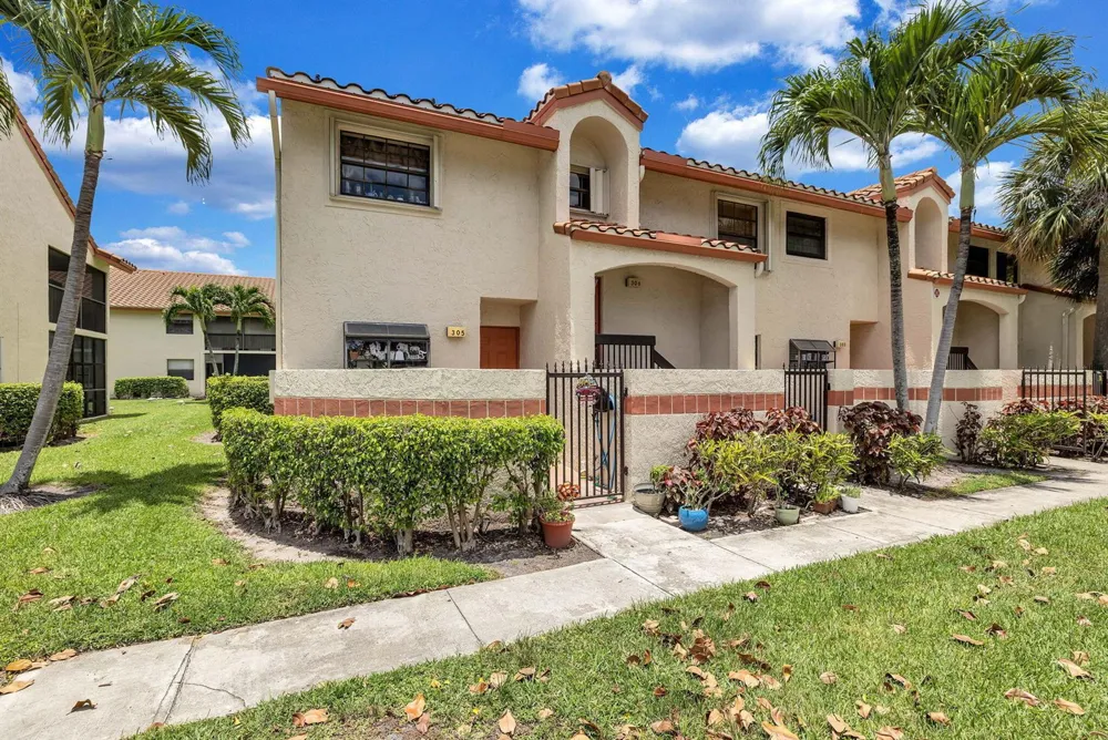305 CONGRESSIONAL WAY Deerfield Beach, FL 33442
