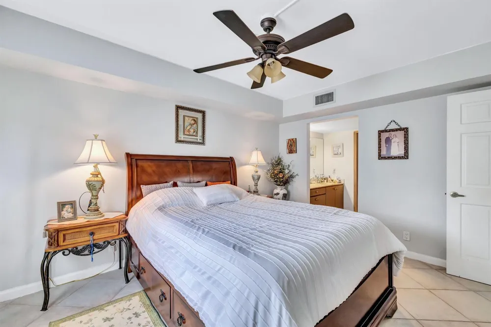 305 CONGRESSIONAL WAY Deerfield Beach, FL 33442