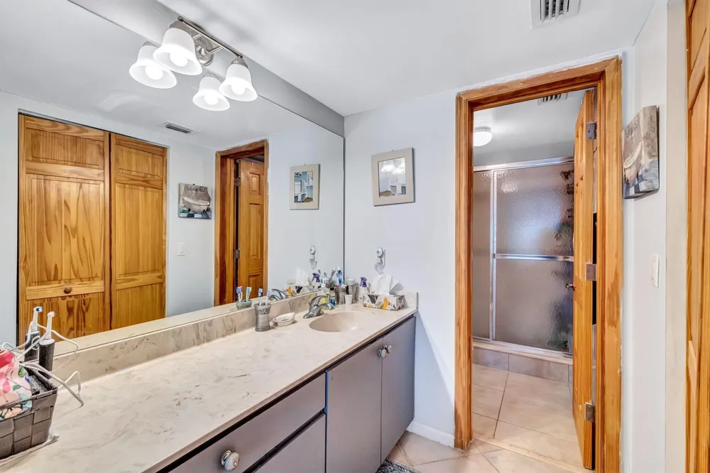 305 CONGRESSIONAL WAY Deerfield Beach, FL 33442