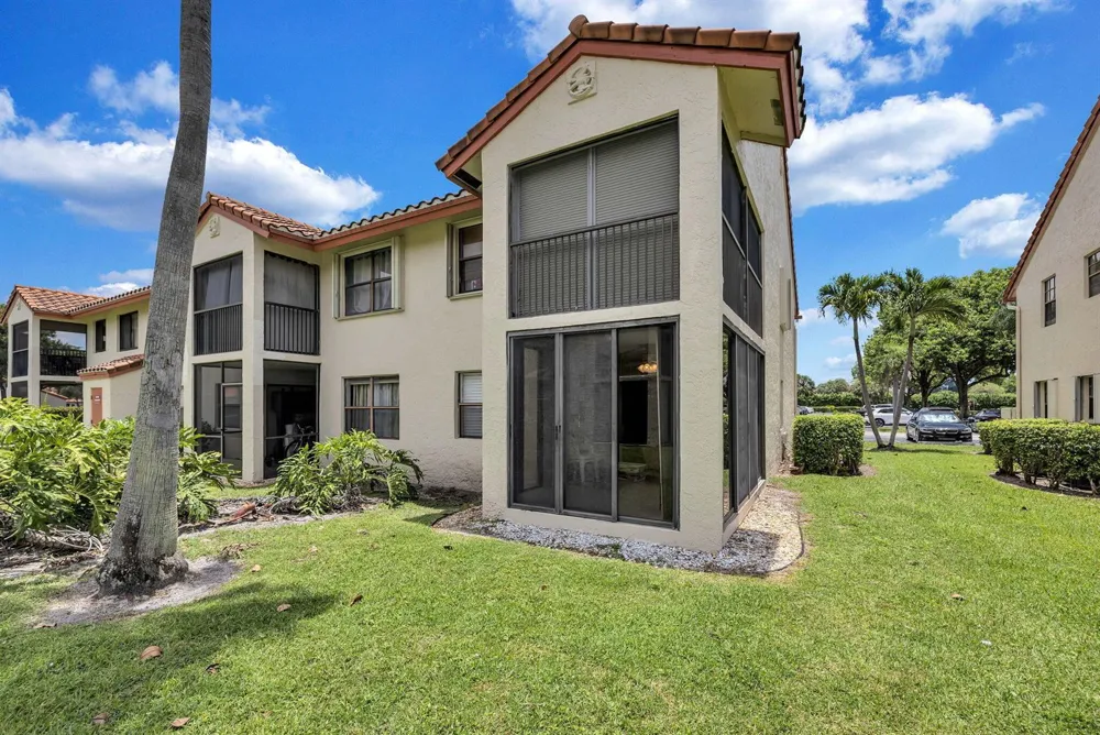 305 CONGRESSIONAL WAY Deerfield Beach, FL 33442