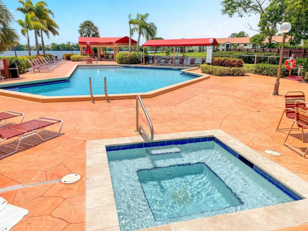 305 CONGRESSIONAL WAY Deerfield Beach, FL 33442