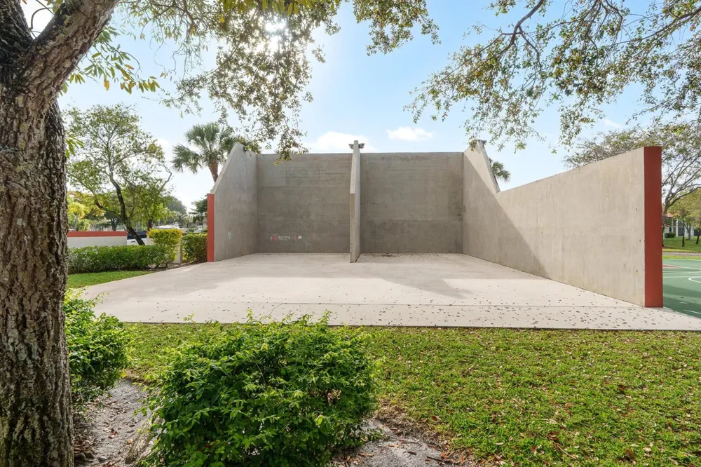305 CONGRESSIONAL WAY Deerfield Beach, FL 33442
